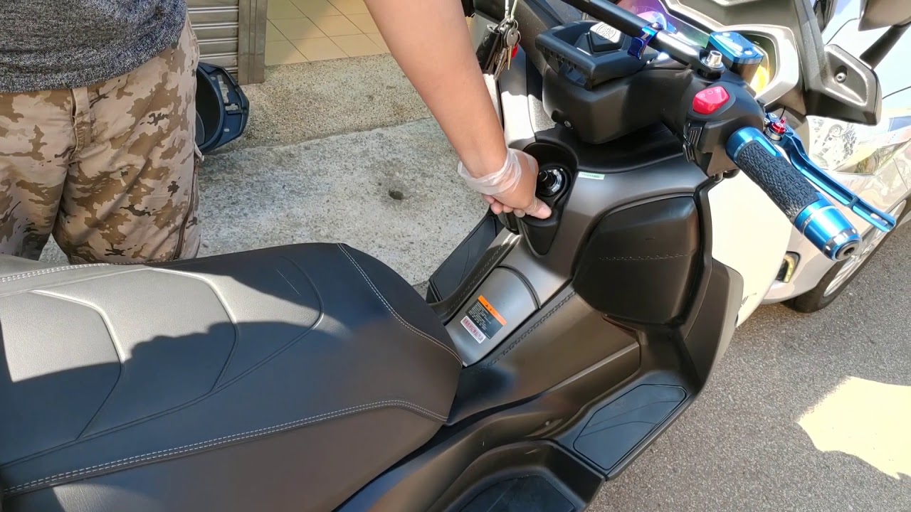 XMAX 300 DIY 更換火星塞 spark 自行更換