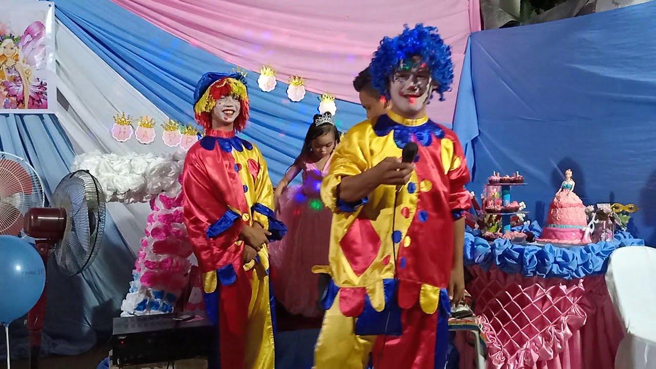 Ghiels at 7th birthday(wow magic)clown