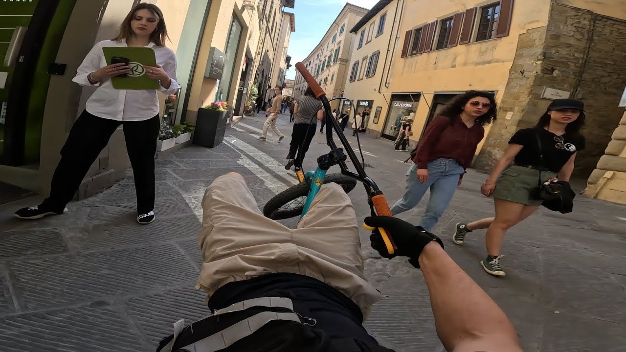 HANDSCRAPE WITH 100+ PEOPLE IN THE STREET - SCRAPE KILLER