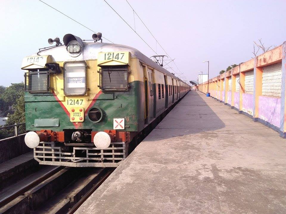 Biman Bander Airport EMU: Train traverse on the elevated corridor of NSCBI Airport  & Dum Dum Cant.