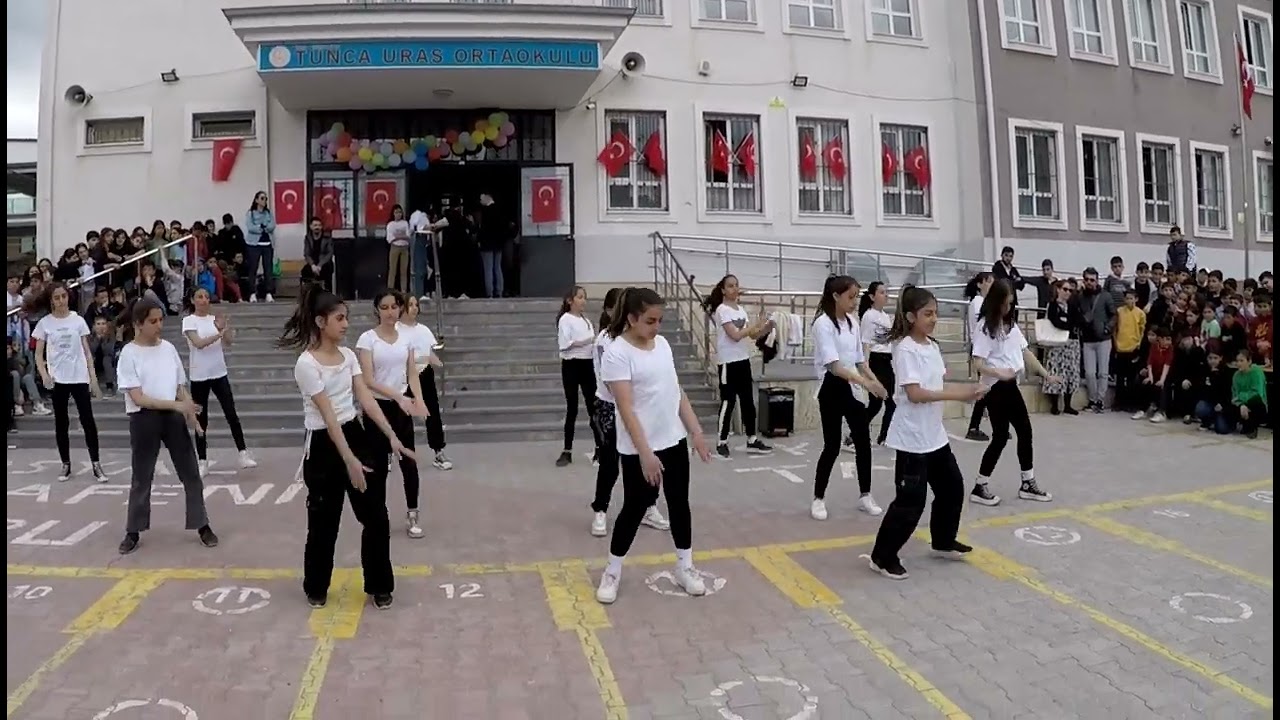 Con Colma dans g&ouml;sterisi Tunca Uras Ortaokulu