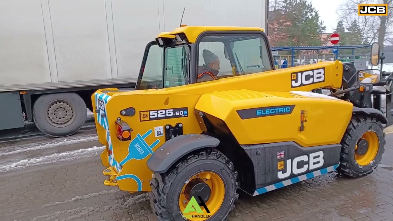 Kompaktowa ładowarka teleskopowa 525‑60E z linii E-TECH maszyn JCB na testach w firmie ATOS