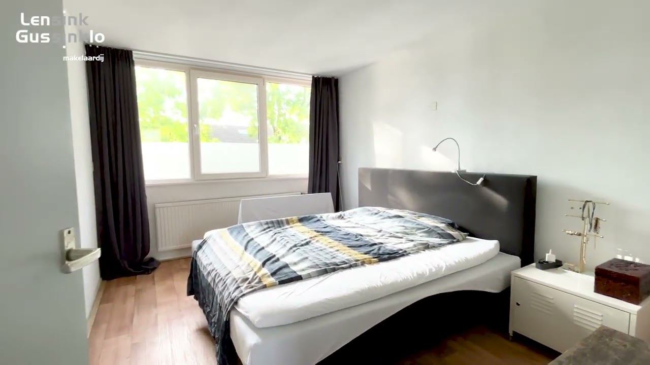 Vriezenkamp 44 - Dinxperlo: gezinswoning met vier slaapkamers, terras, berging en vrije tuin.