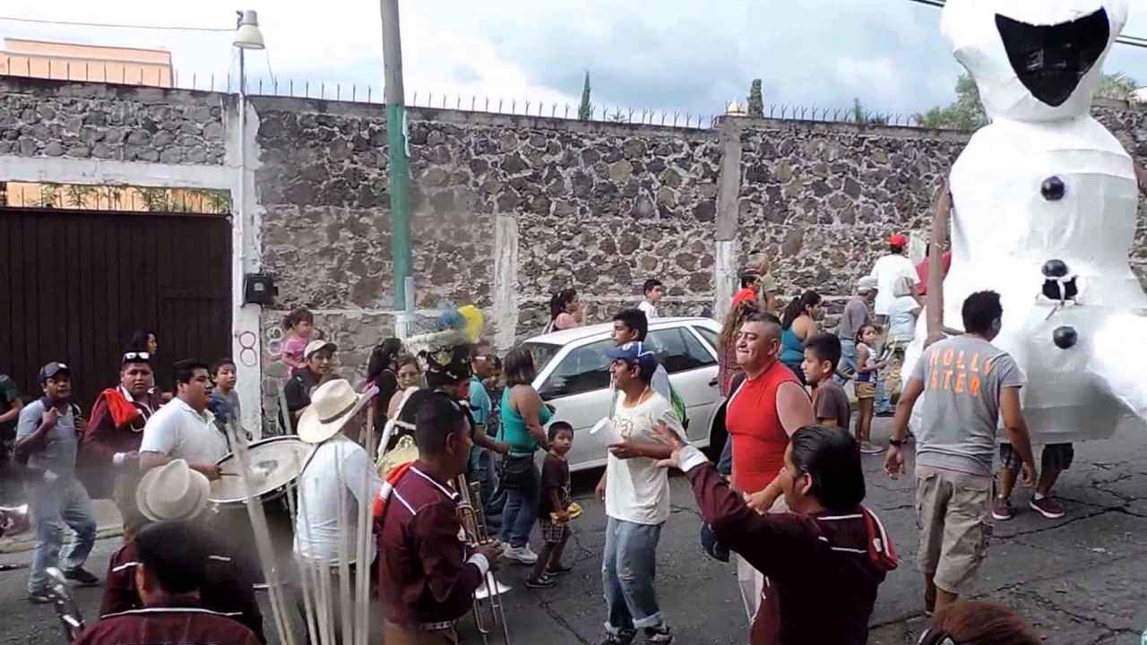 LOS  CHINELOS Y GIGANTES CABEZONES EN LA FERIA DE SAN ANTON...