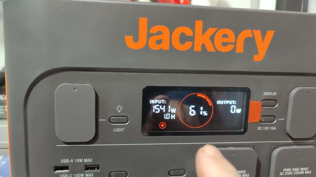 Портативна електростанція Jackery Explorer 2000 Pro  бистра зарядка. Рекомендую.
