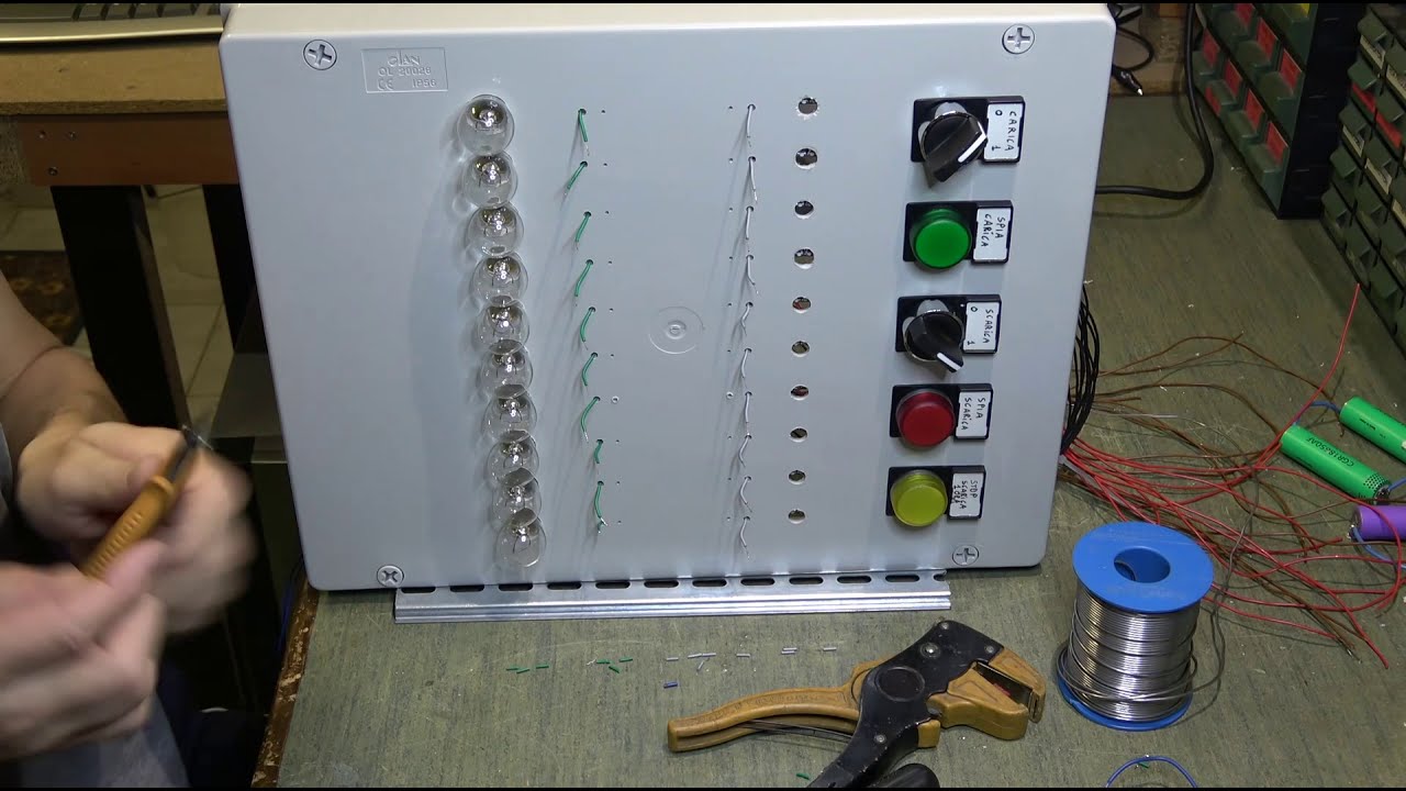 OP 40: carica scarica 10 batterie litio 18650 montaggio