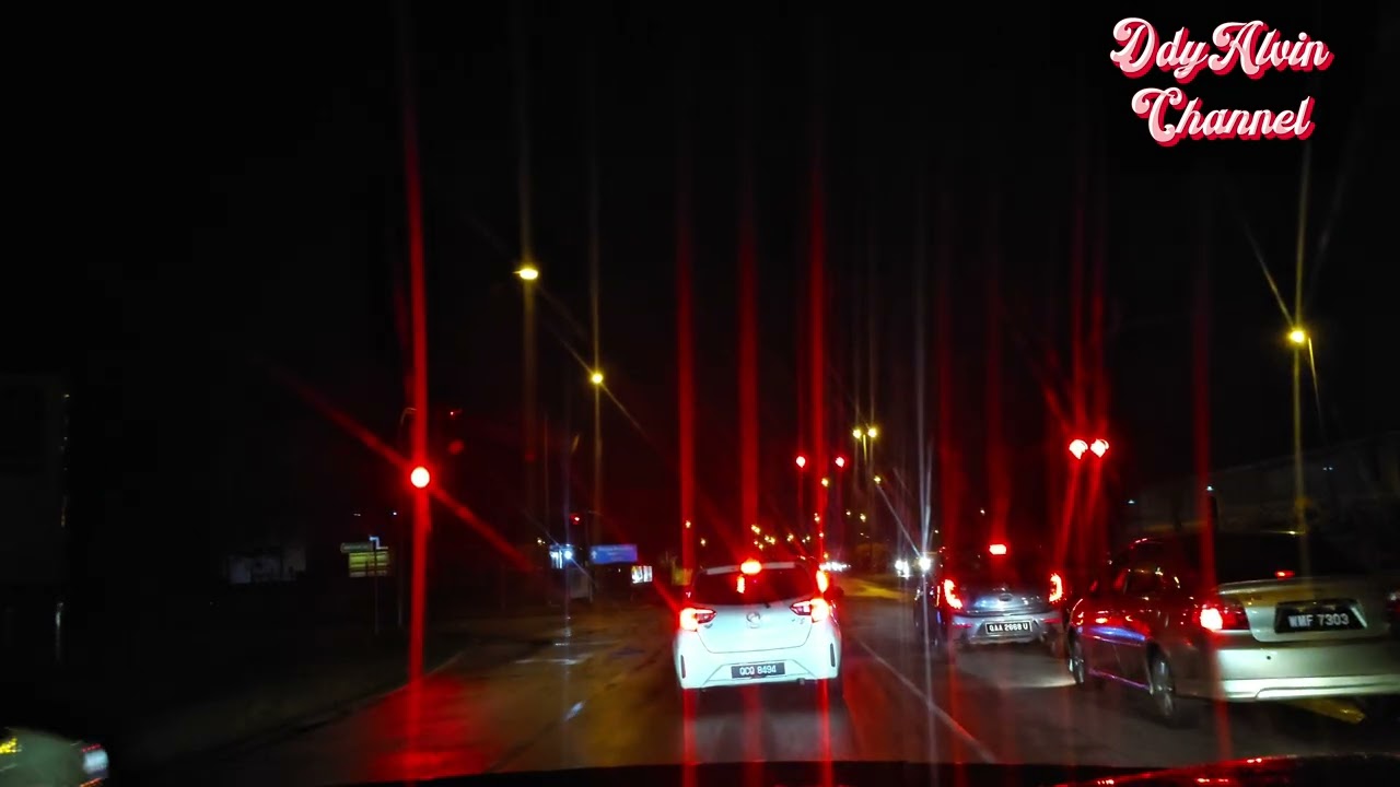 Lancar jalannya di waktu awal pagi🛻🛻 dan lampu2 terang menerangi jalan😊