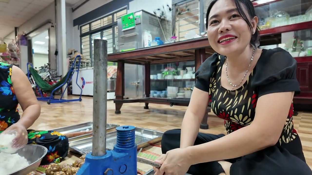 Cậu 3 qua mời đám giỗ - Xuyến học Bí quyết làm bột bánh in của mẹ Chồng