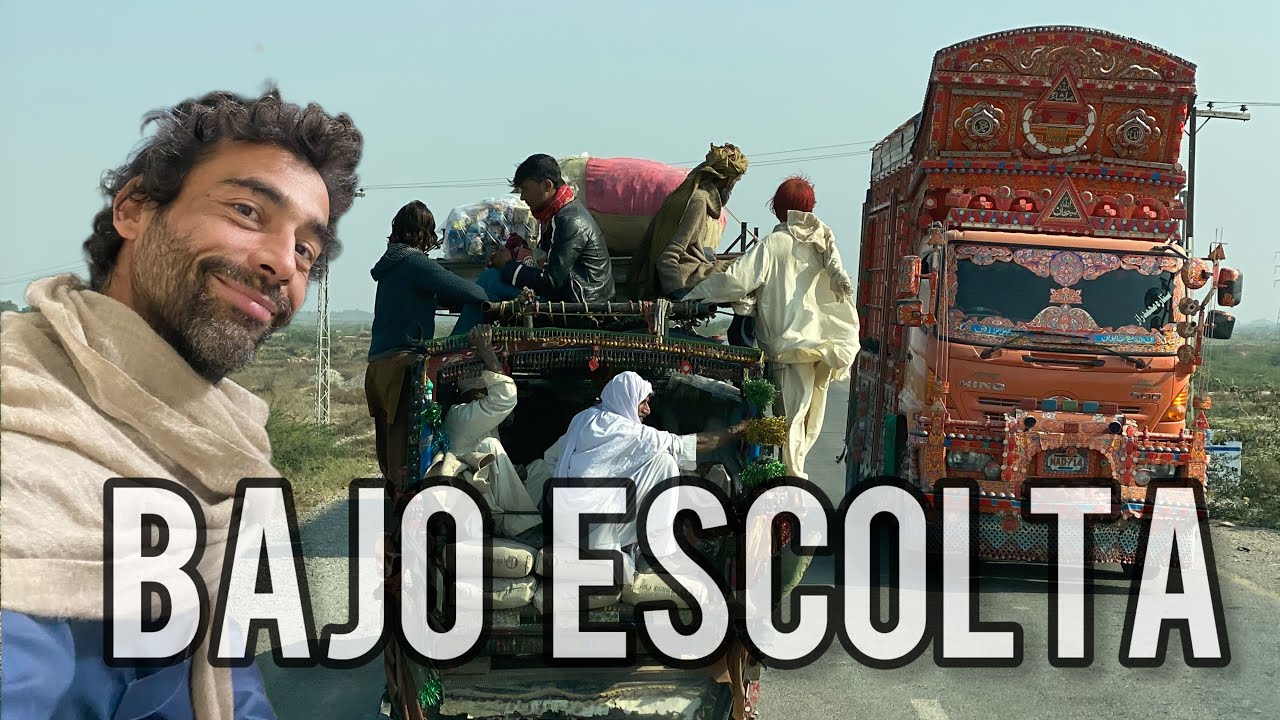 CRUZANDO PAKISTÁN CON LA AYUDA DE LA POLICÍA