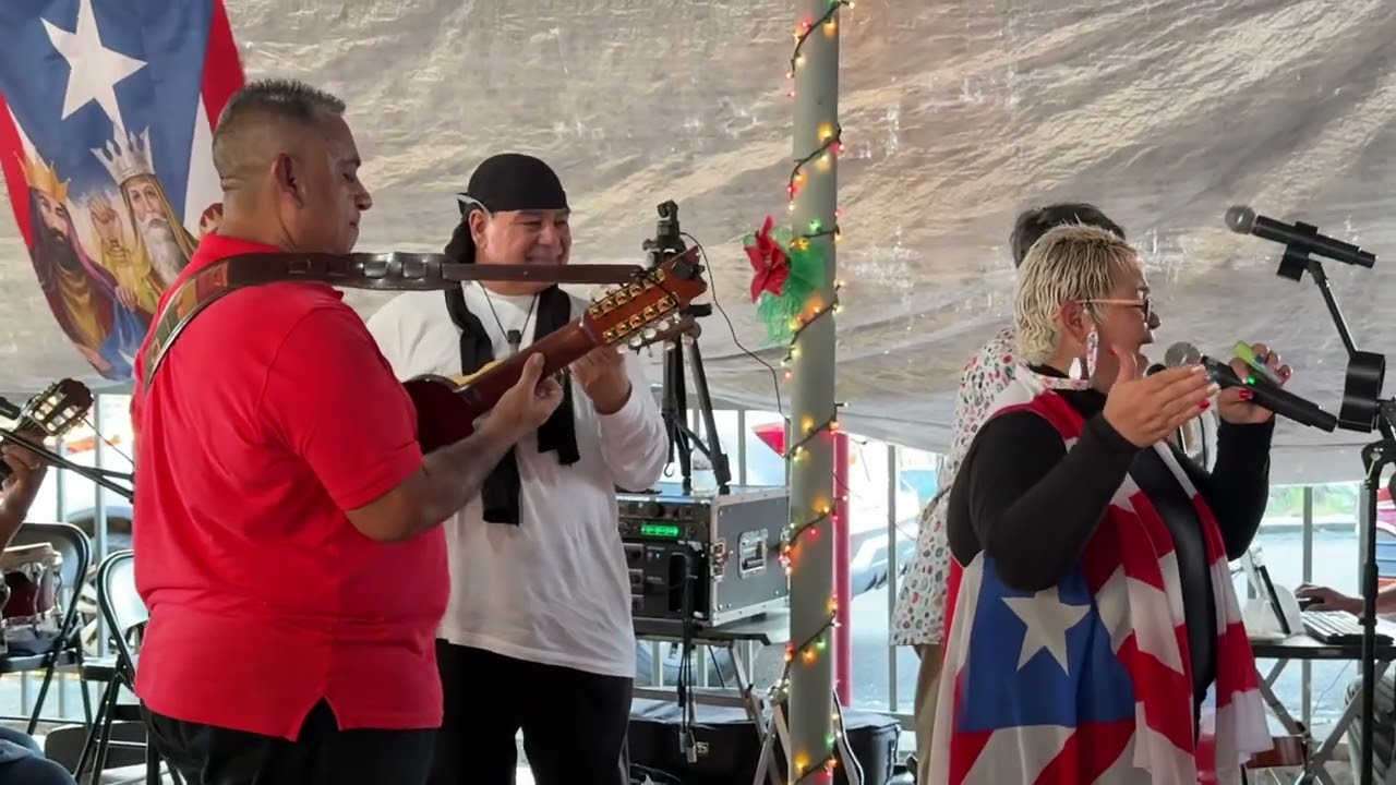 Promesa de Reyes núm 110 Familia Rodríguez Hernández. Canta Marilyn Cruz las Cadenas a los Reyes.