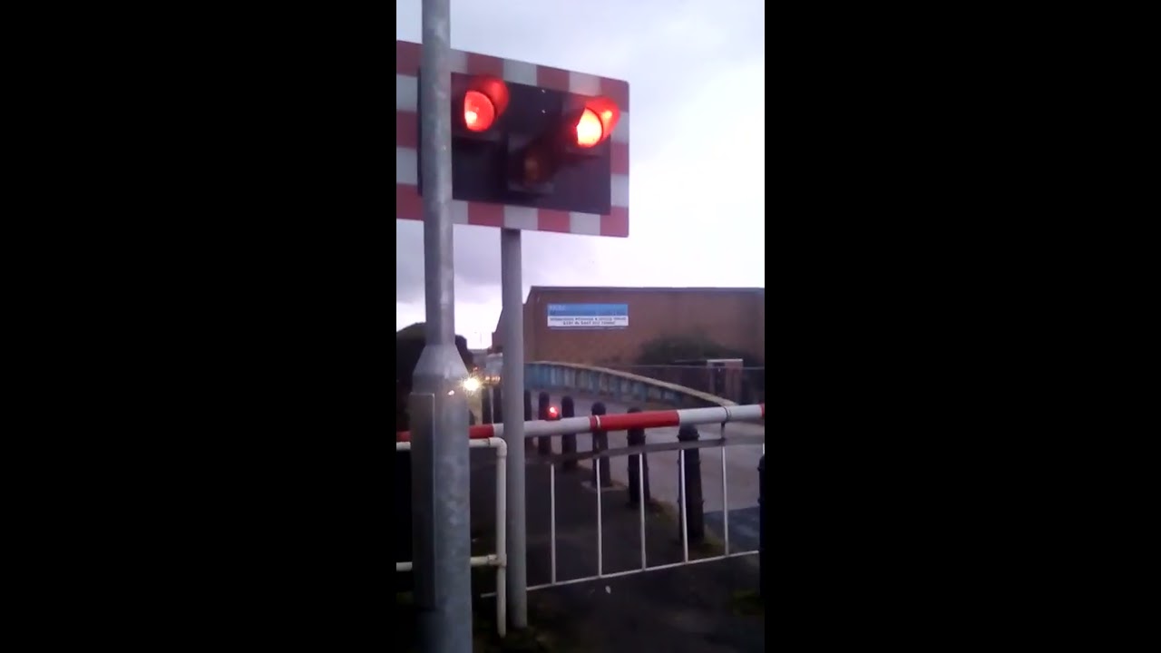 Sculcoates/Chapman Street Swing Bridge (Hull) opening for a barge.