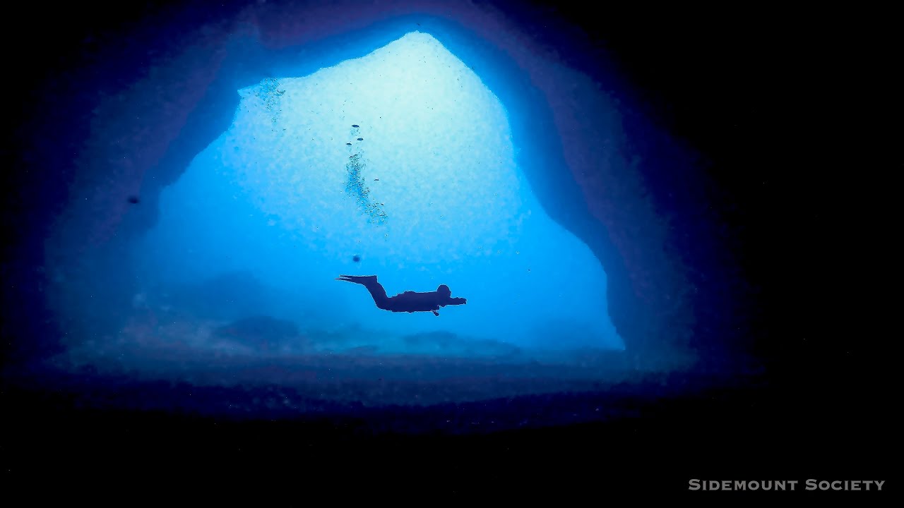 Sidemount on Gozo - Caves, Wrecks, Cracks and Swim Throughs - Part 2
