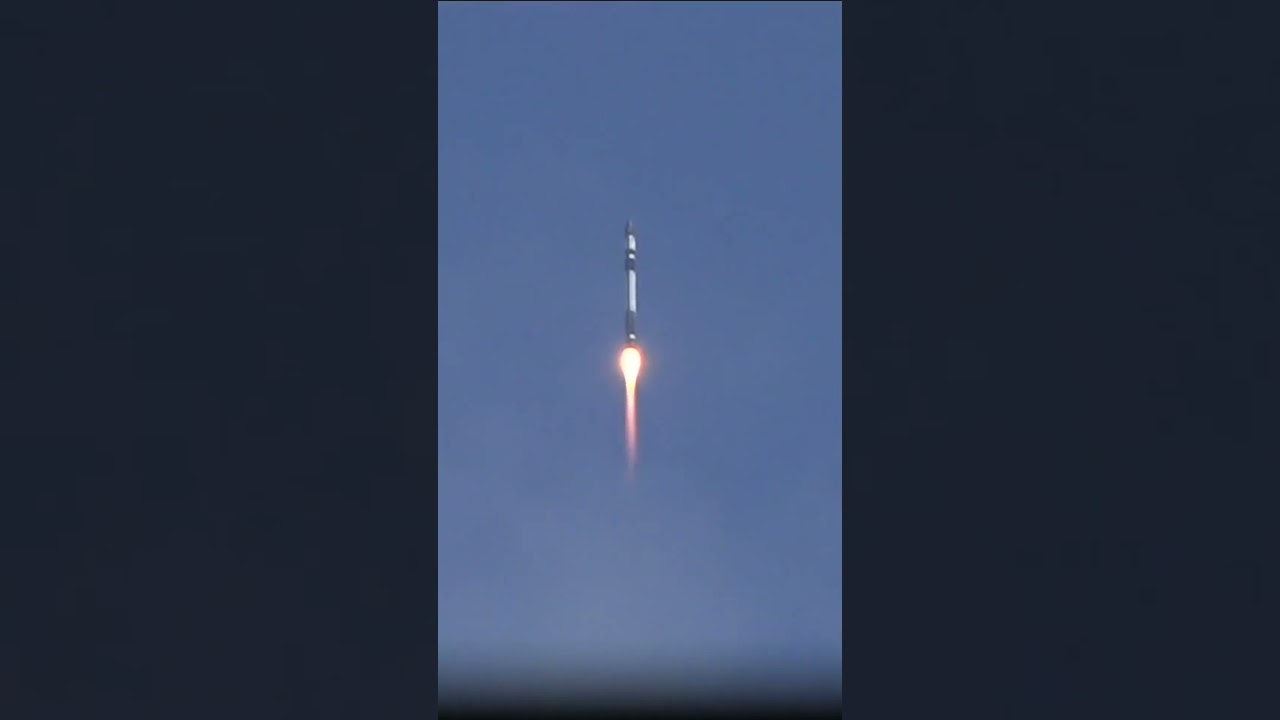 Старт! Ракетная лаборатория запускает рой ракет на орбиту!