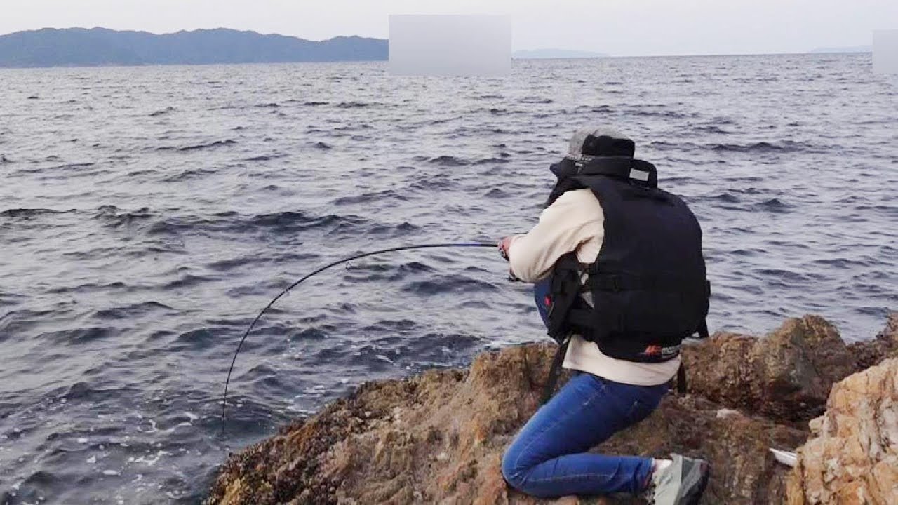 小さな磯ぎわ攻防戦！高級魚と大物