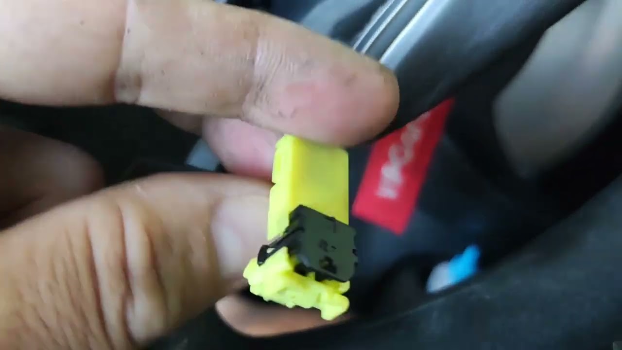 REMOÇÃO DO VOLANTE E TROCA DO ACABAMENTO E COMANDO DO VOLANTE DO NISSAN MARCH/VERSA
