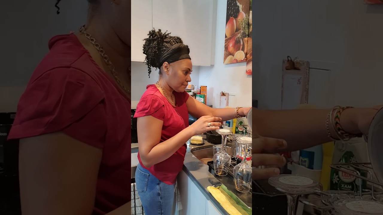 🍽️✨ Dishwashing Time ✨🧼Me doing the dishes—scrubbing, rinsing, and clearing the kitchen🏡