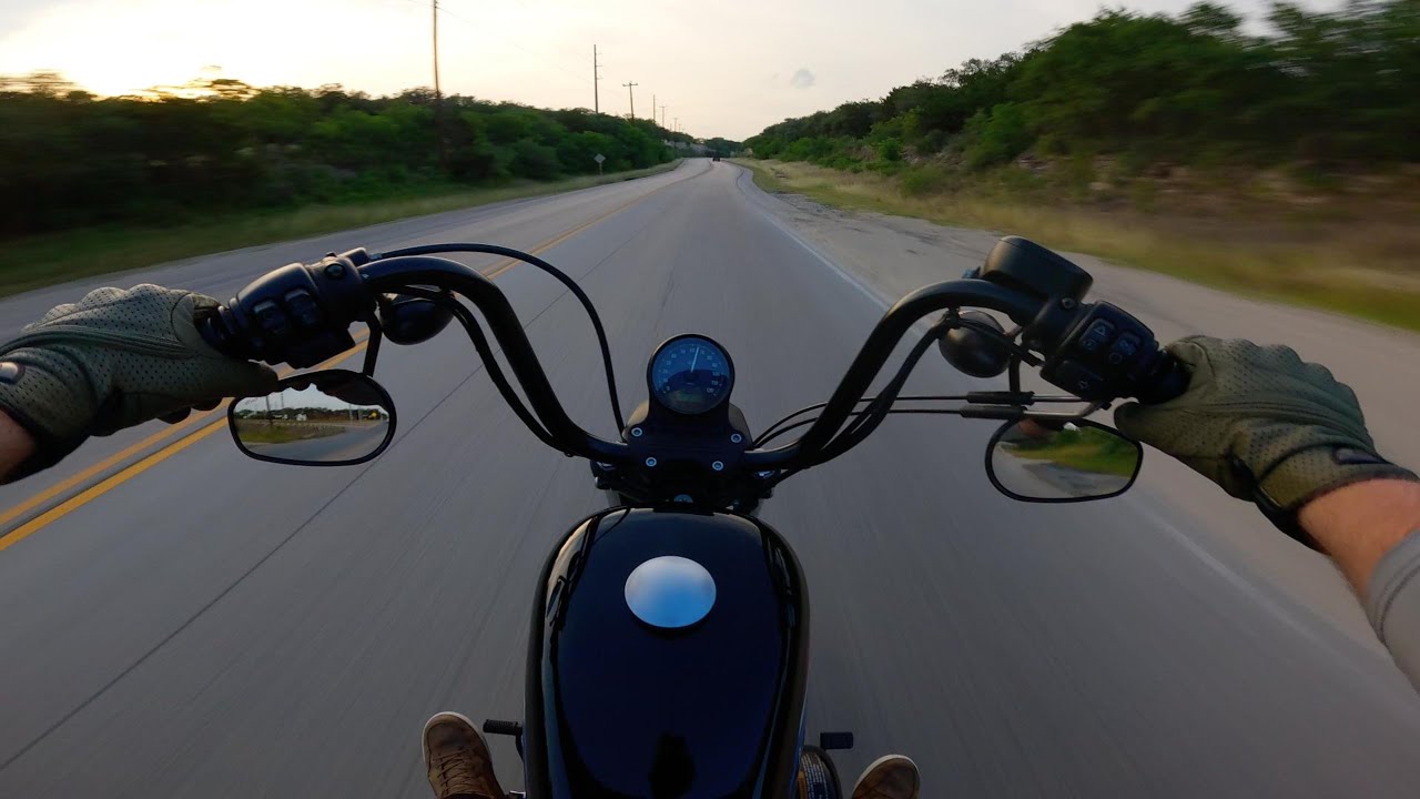 Harley Davidson IRON 1200 POV - Exhaust Only - Getting out of the City 2