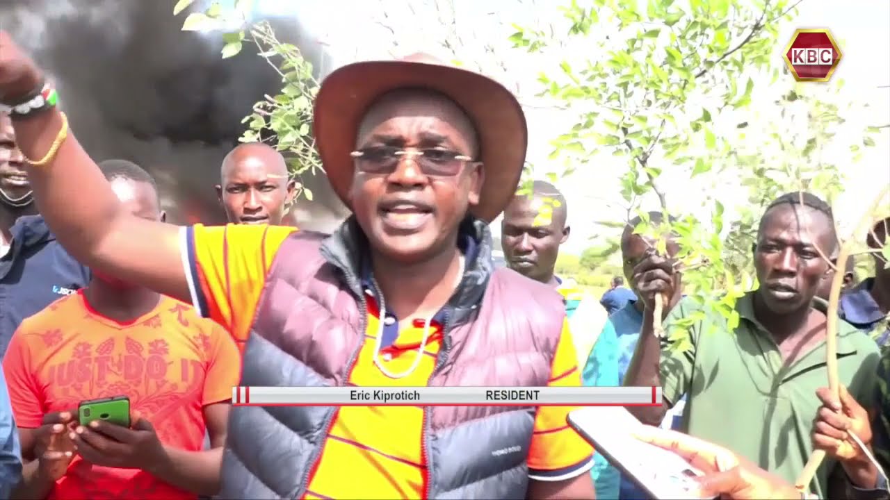 Eldama Ravine residents protest the fencing off of Kapsetek road