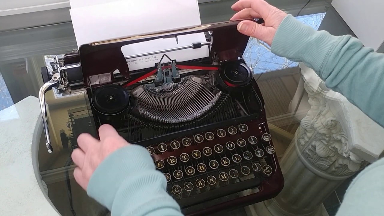 TYPEWRITER TUTORIAL | 1938 Corona Sterling Vintage Typewriter | Maroon