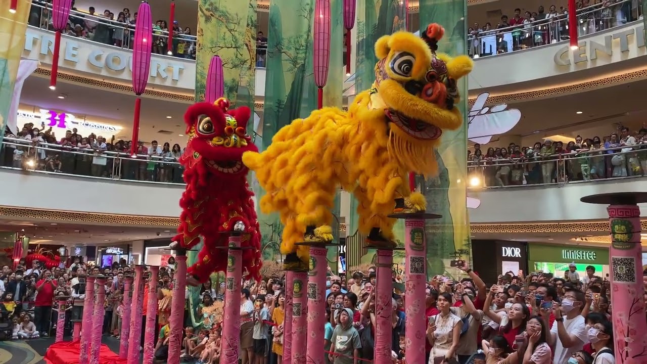 Khuan Loke twin acrobatic lion dance at Mid Valley Megamall KL on 30/1/25 - CNY 2025 Day 2