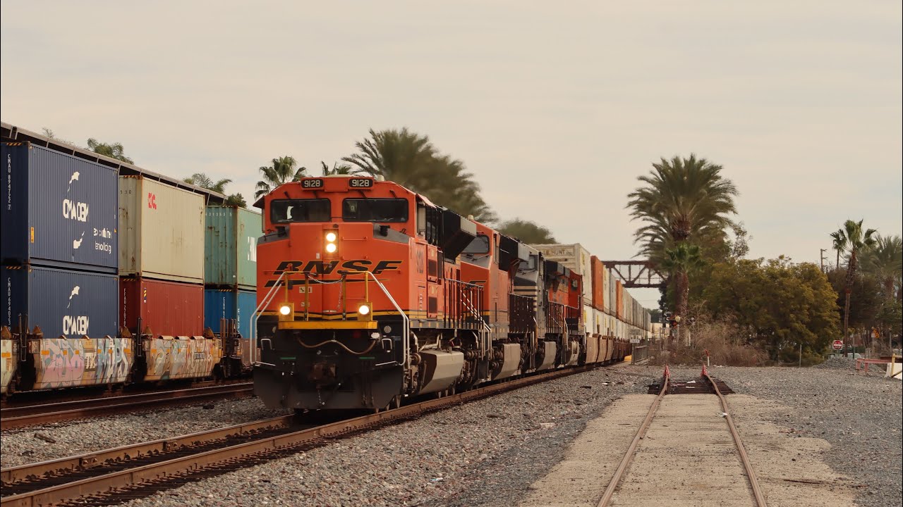 12/17/2022 Railfanning Fullerton Feat. BNSF 9128 on point, KCS, H1s, NS, Bonnets, Metrolink & More!