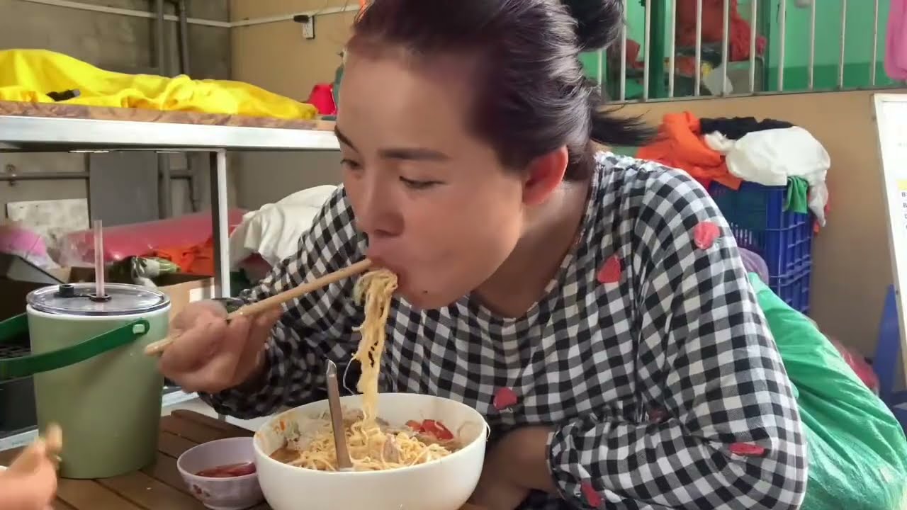 Ăn Mỳ gói vẫn ngon lành - Ăn cùng nhau món gì cũng thấy ngon