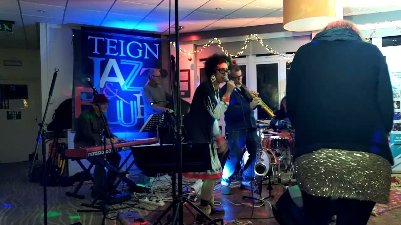 11 Barefootin' with Mama Tokus & The King Tut Trio playing Teignmouth Jazz & Blues Club