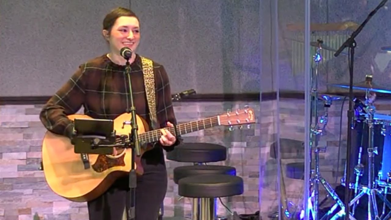Kadee Allen singing Hosanna Praise is Rising