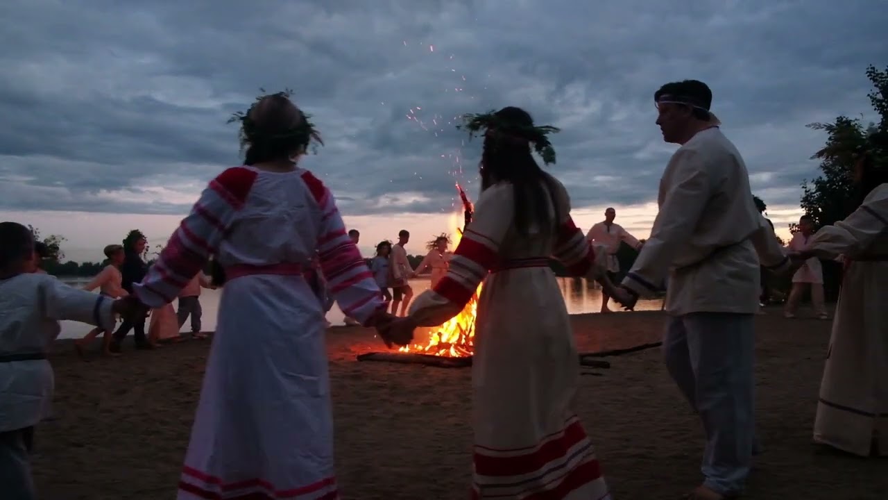 Славянские хороводы у костра