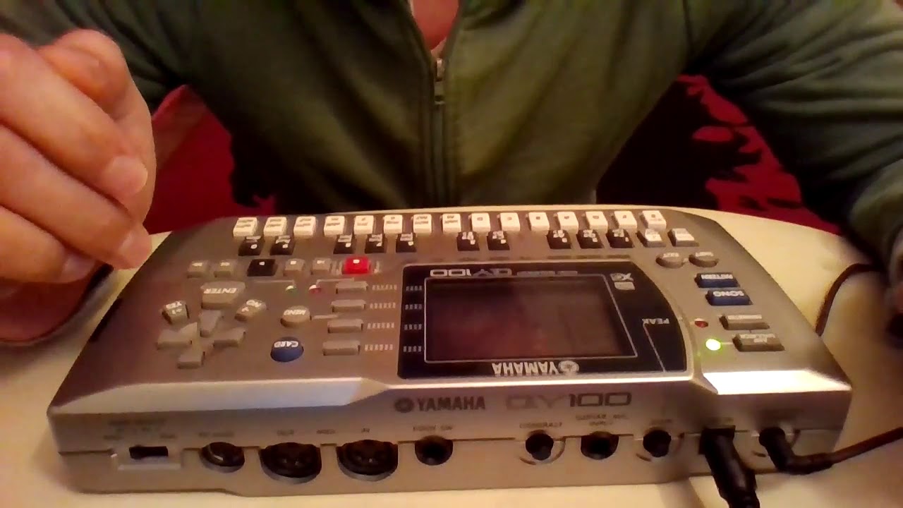 Yamaha QY100 live pattern mixing Techno House hardware DAW