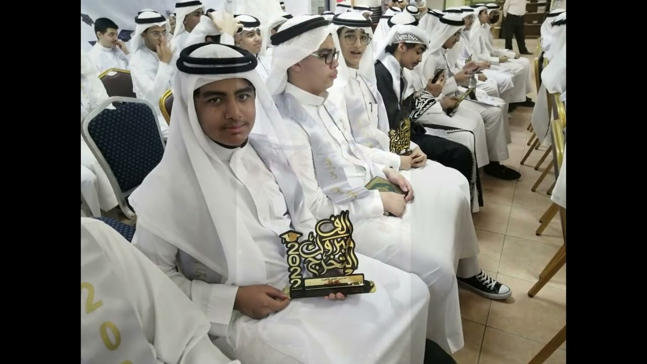 حفل تخرج طلاب الخط الأهلية المتوسطة 2022