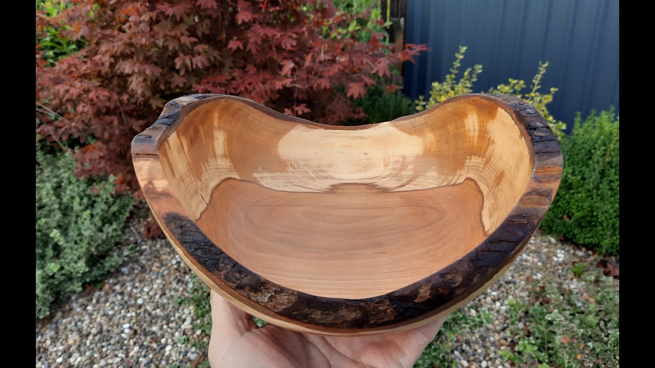 Wood turning a live edge bowl from apple wood. #naturalliveedgebowl #applewood #woodturning #woodart