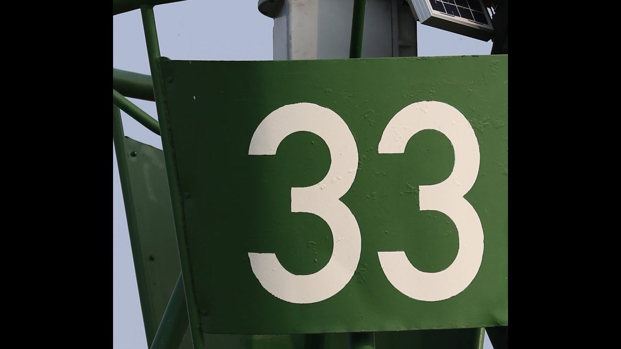 Fedderwardersieler Hafen-  Das Leben der Grünen Tonne 33 auf der Weser und am Hafen