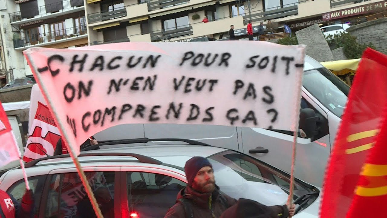Retraites et pollution: défilé anti-Macron à Saint-Gervais, dans les Alpes | AFP News
