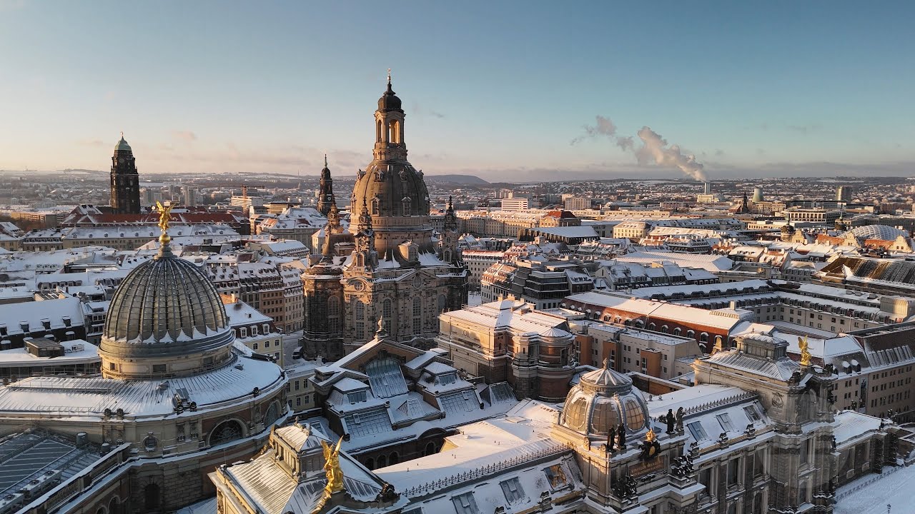Drohnenflug Dresdner Altstadt / Frauenkirche im Winter
