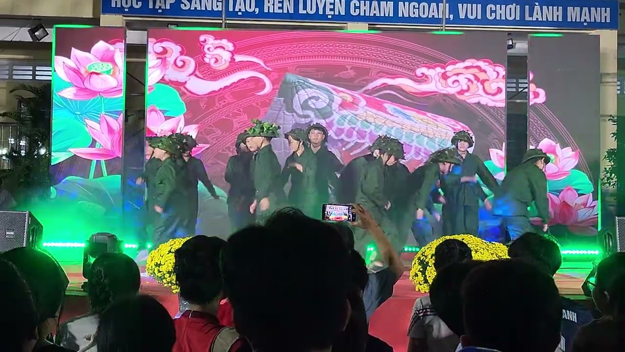 Âm vang Đại Việt. Biểu diễn: tập thể lớp 6/4