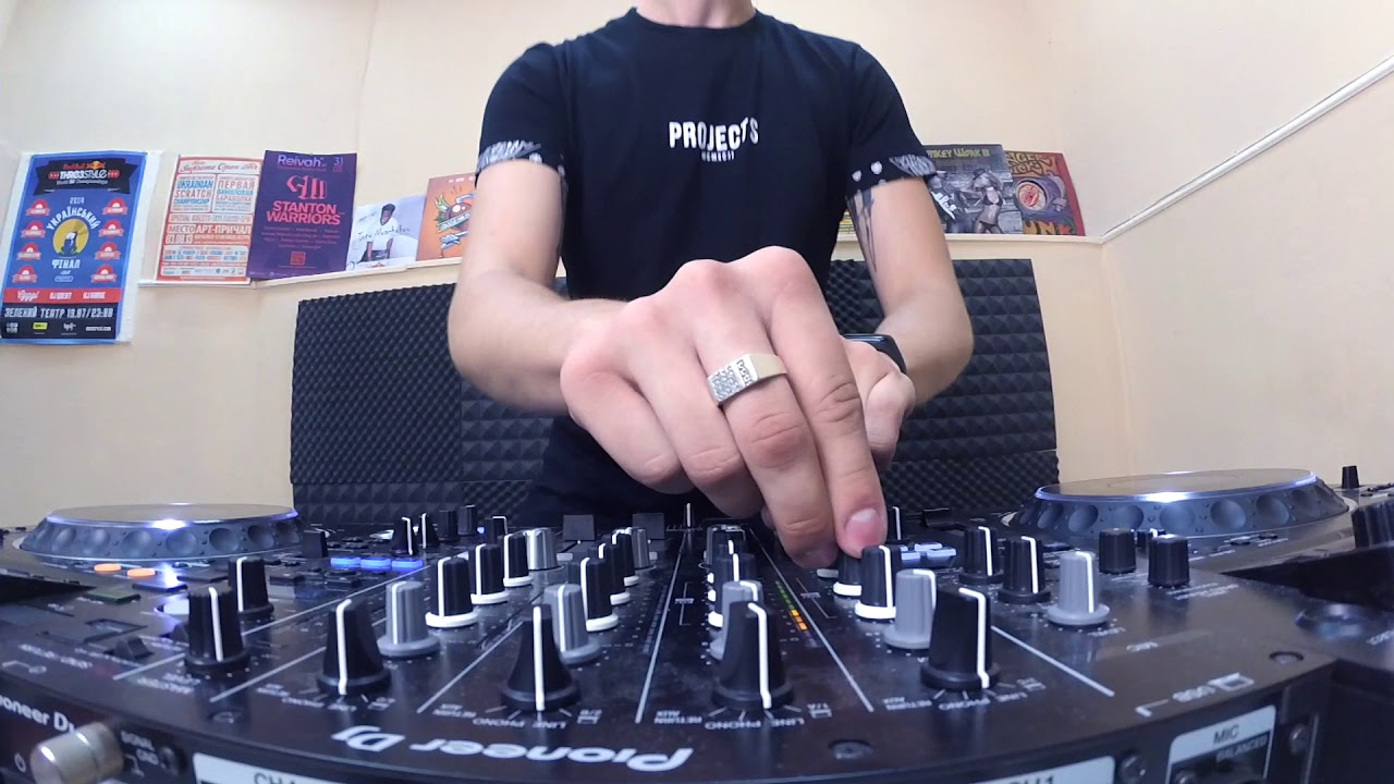 EDM mix on Pioneer CDJ2000nexus2