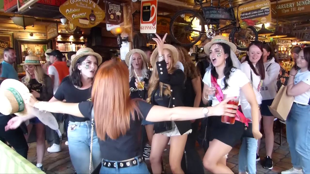Dans un pub irlandais