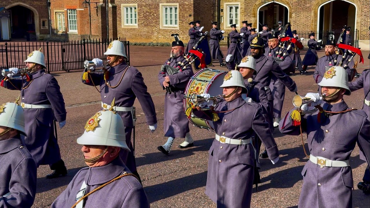 WORLD CLASS GIBRALTAR REGIMENT SURPRISES EVERYONE AT ST JAMES'S PALACE 🇬🇧🇪🇸