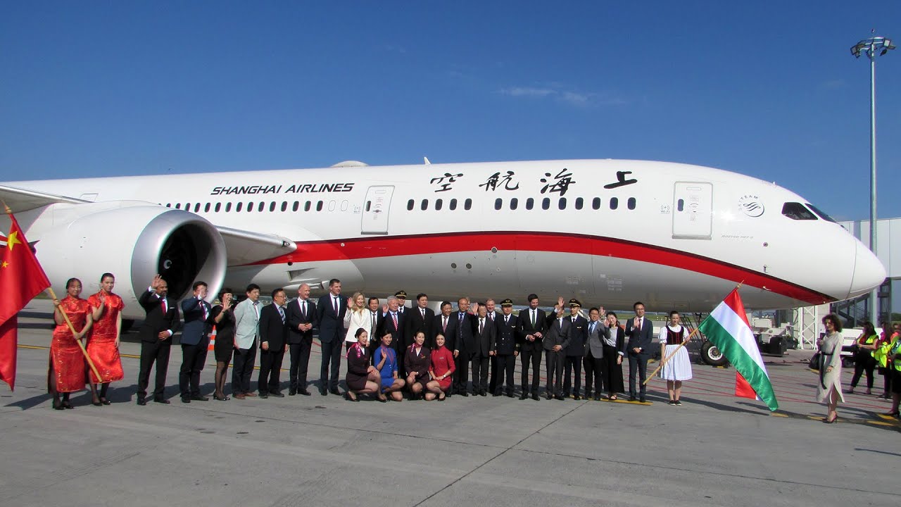 Shanghai Airlines Dreamliner first time arrived at Budapest - 313
