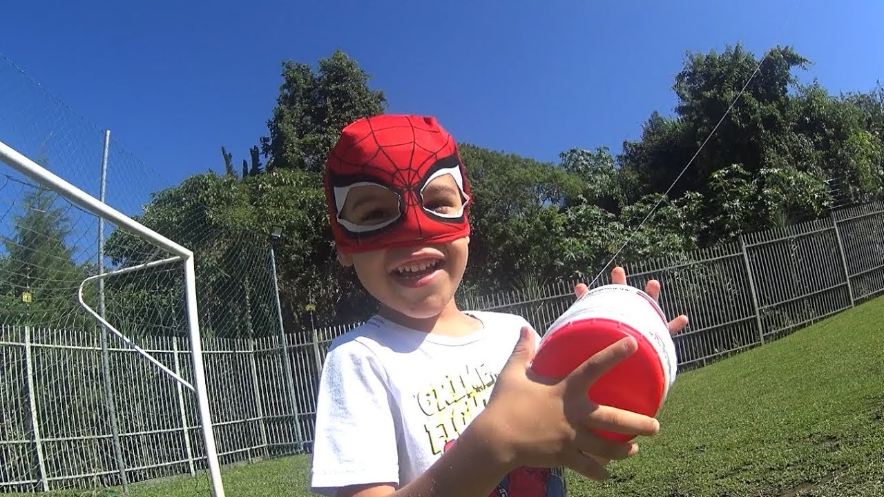 SPIDERMAN FLYING KITES WITH DAD