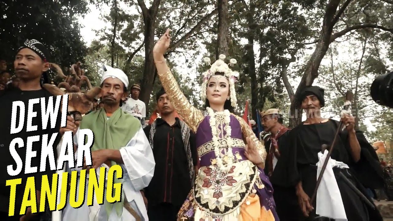 Menyerupai Nyi Roro Kidul, Begini Ritual Sakral Dewi Sekar Tanjung Di Waduk Tanjungan