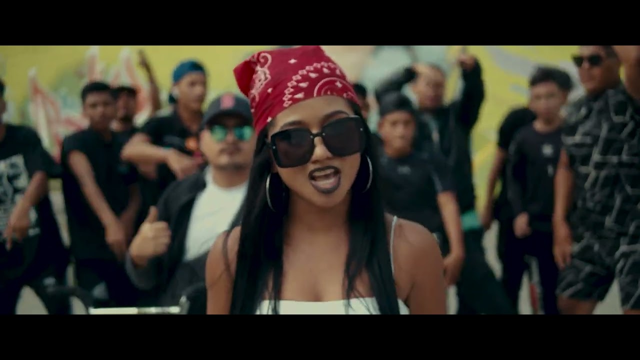La Chapina   Kevin Peir&oacute; ft Esme la Chapina Video Oficial