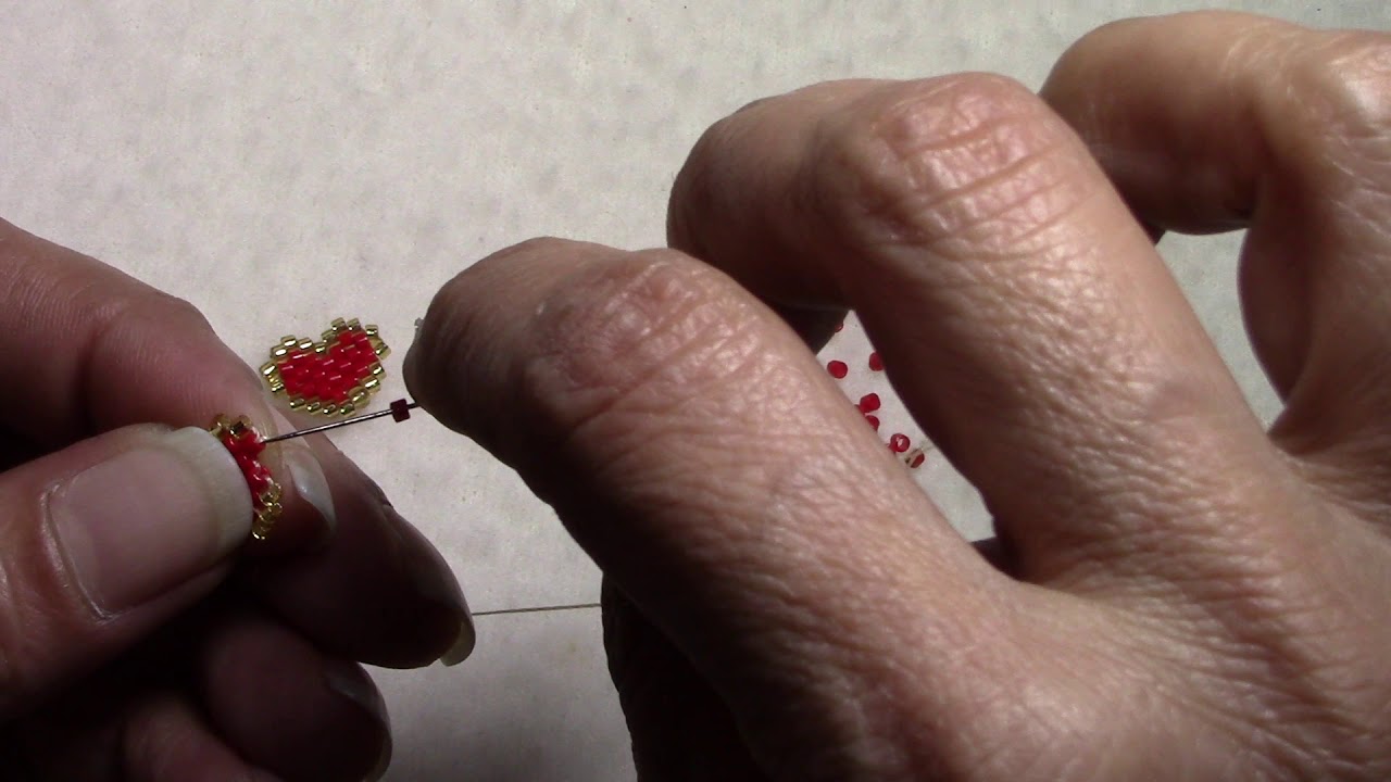 mini corazon en miyuki #BisuteriaEnCasa