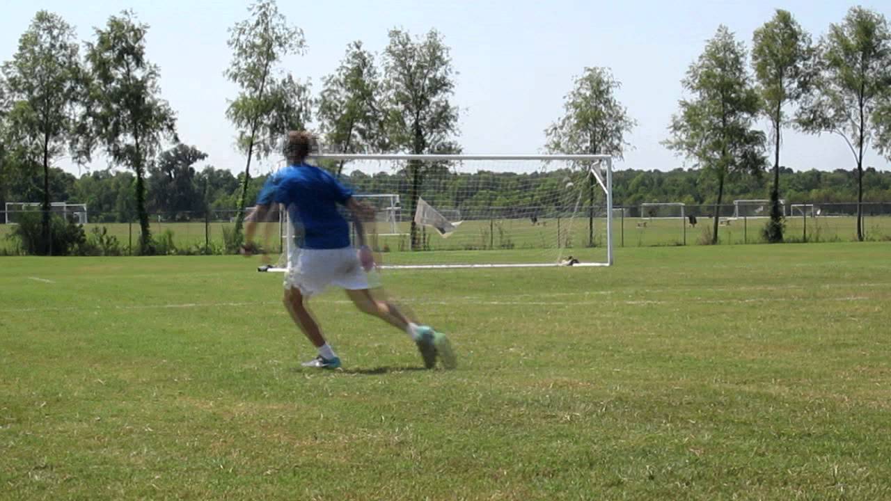 ShootAndThrill Top 5 Free Kicks 2011