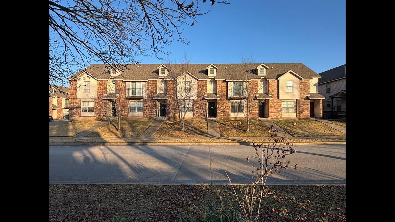 1712 N Chestnut Ave Fayetteville, AR 72703