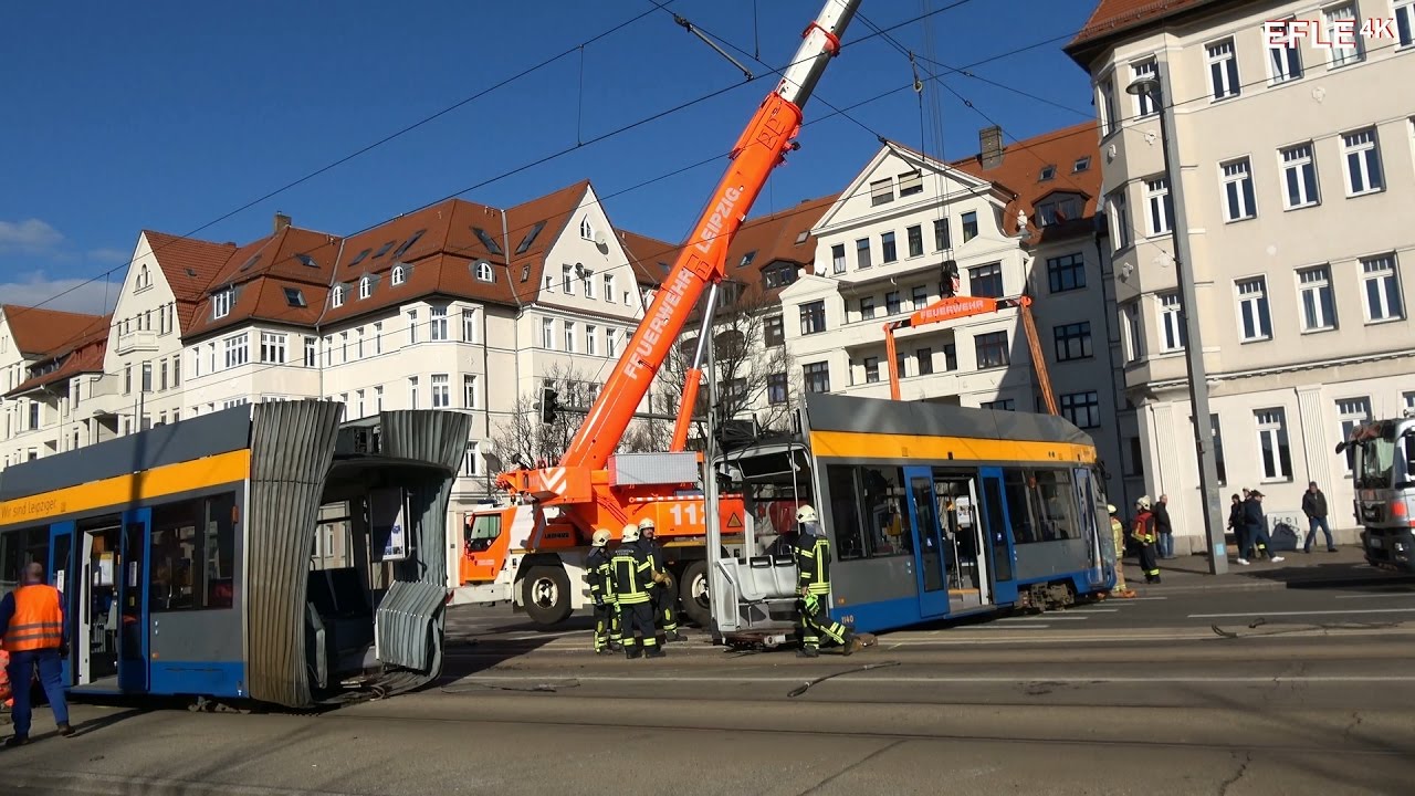 Straßenbahn entgleist nach Unfall/LKW kracht in 