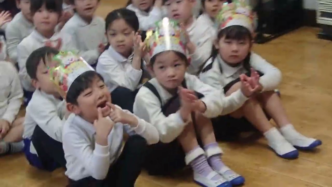 【みさと幼稚園】お誕生日会「つくしんぼうの手遊び」
