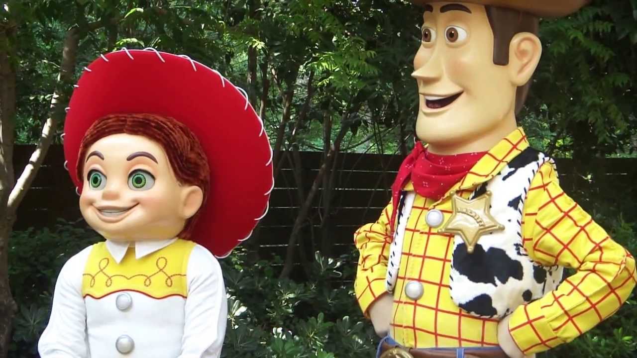DISNEYLAND WOODY AND JESSIE MAKE JOKES WITH CAST MEMBERS ALL - AMERICAN ROUNDUP ( HD)