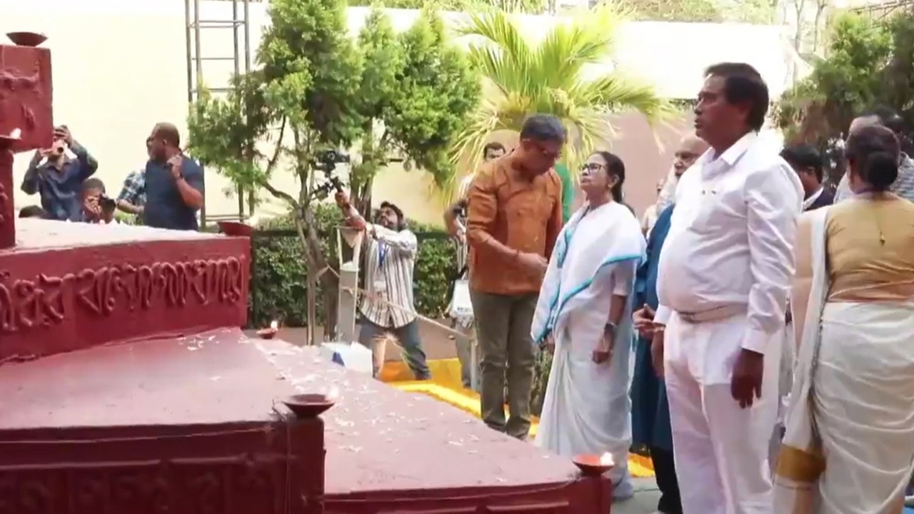 🔴LIVE আন্তর্জাতিক মাতৃভাষা দিবস উদ্‌যাপন অনুষ্ঠানে মুখ্যমন্ত্রী মমতা বন্দ্যোপাধ্যায়